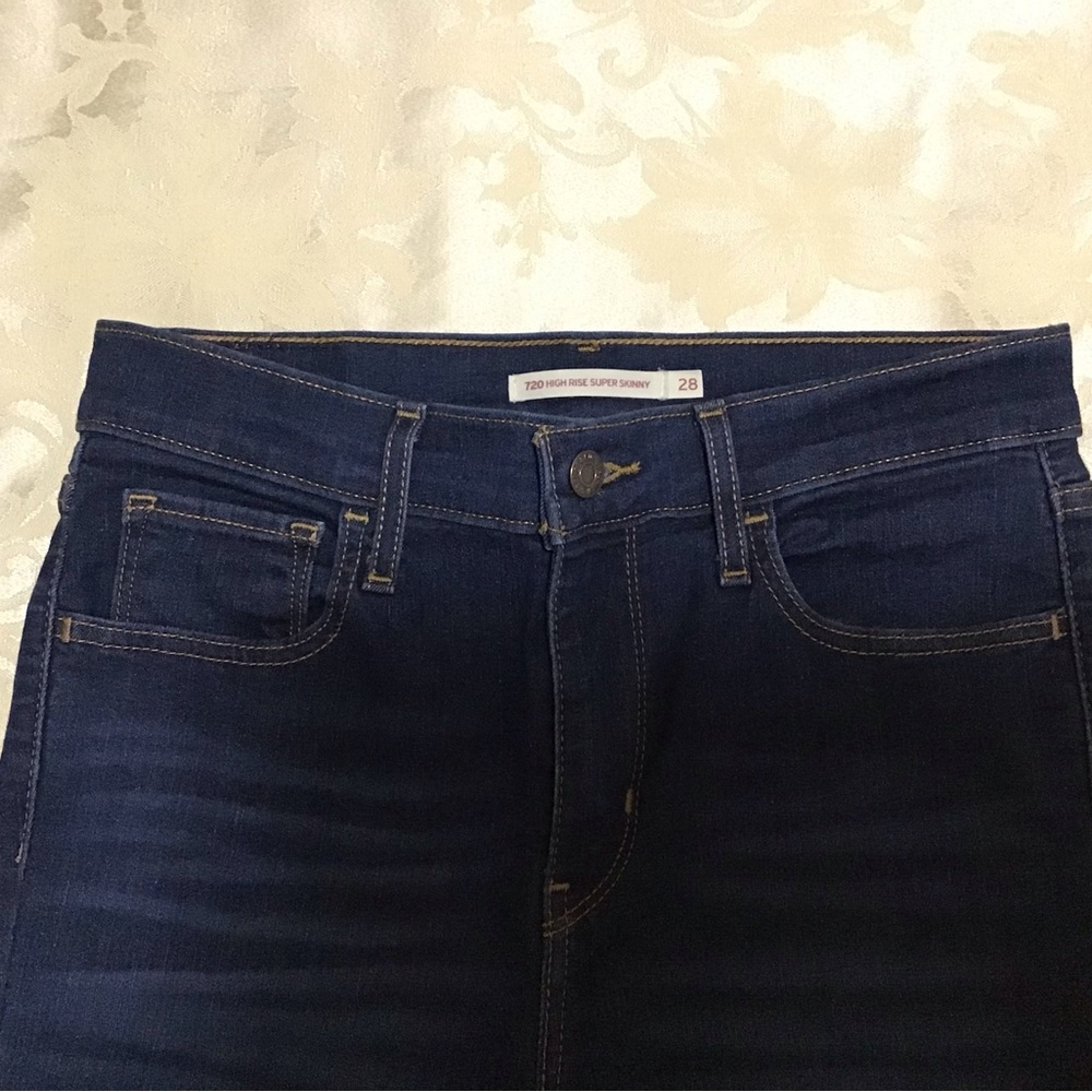 Levi’s 720 HIGH RISE SUPER SKINNY WOMEN'S JEANS SIZE 28
